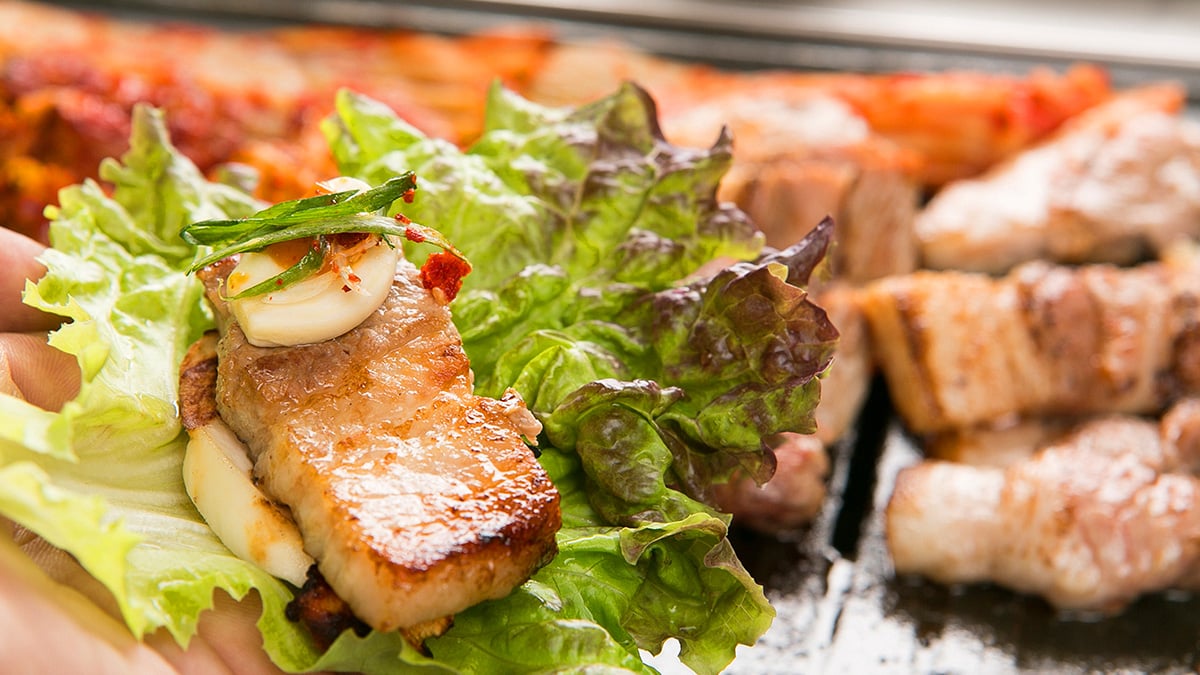 구워 기름기를 뺀 돼지고기