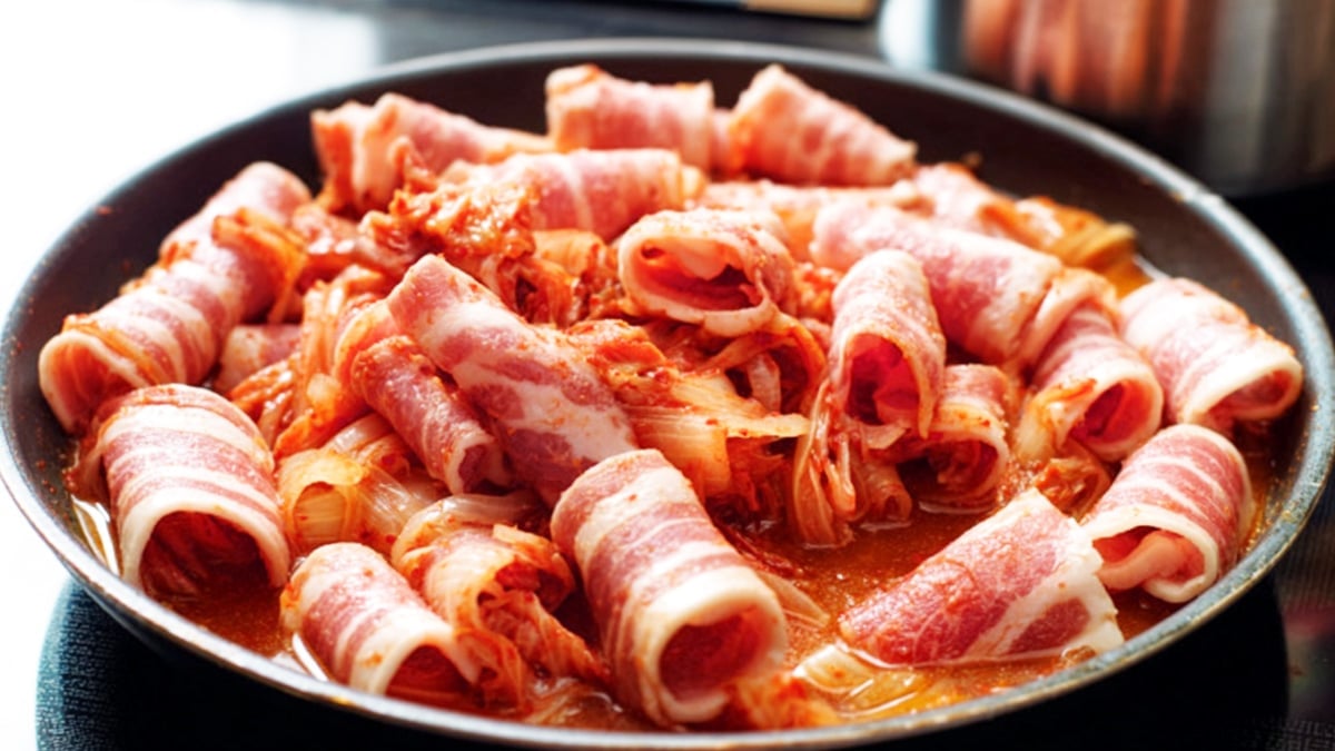 남은 김치찜에 대패삼겹살을 넣으면 더 맛있다