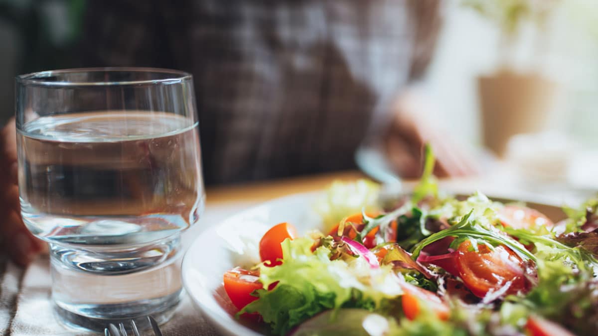 샐러드와 물