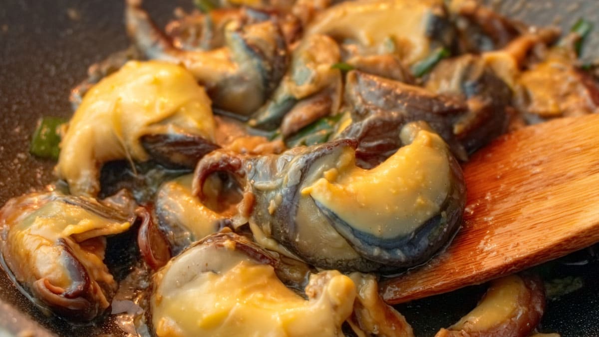 “이 재료 하나 볶았을 뿐인데” 깊은 맛에 모두가 놀란 보양식의 정체