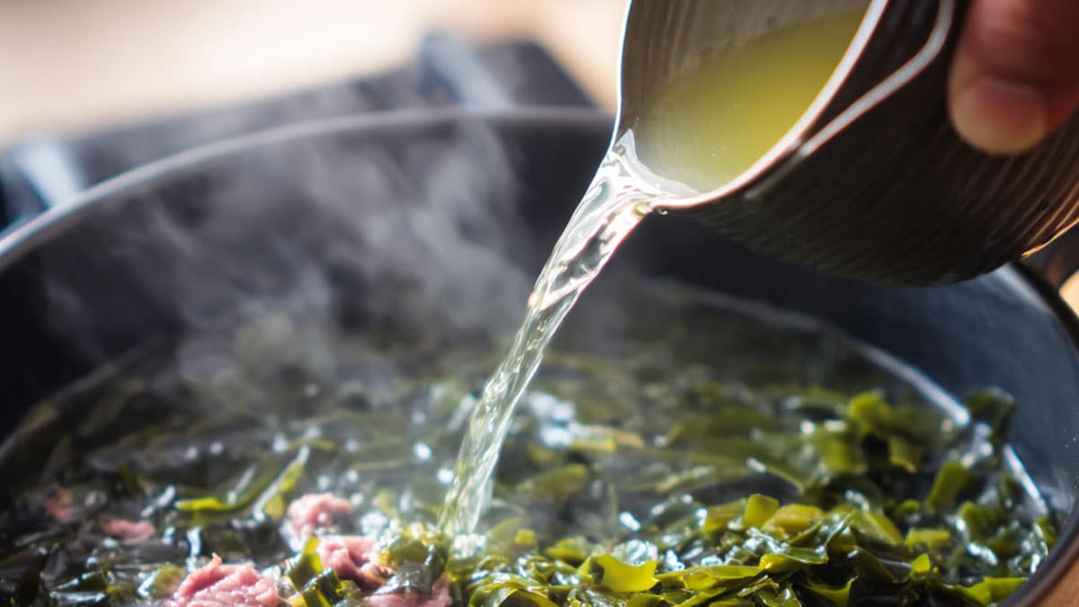 “끓이긴 했는데 왜 이렇게 밍밍하지?”… ‘미역국’ 맛이 ‘확’ 달라지는 비밀 재료