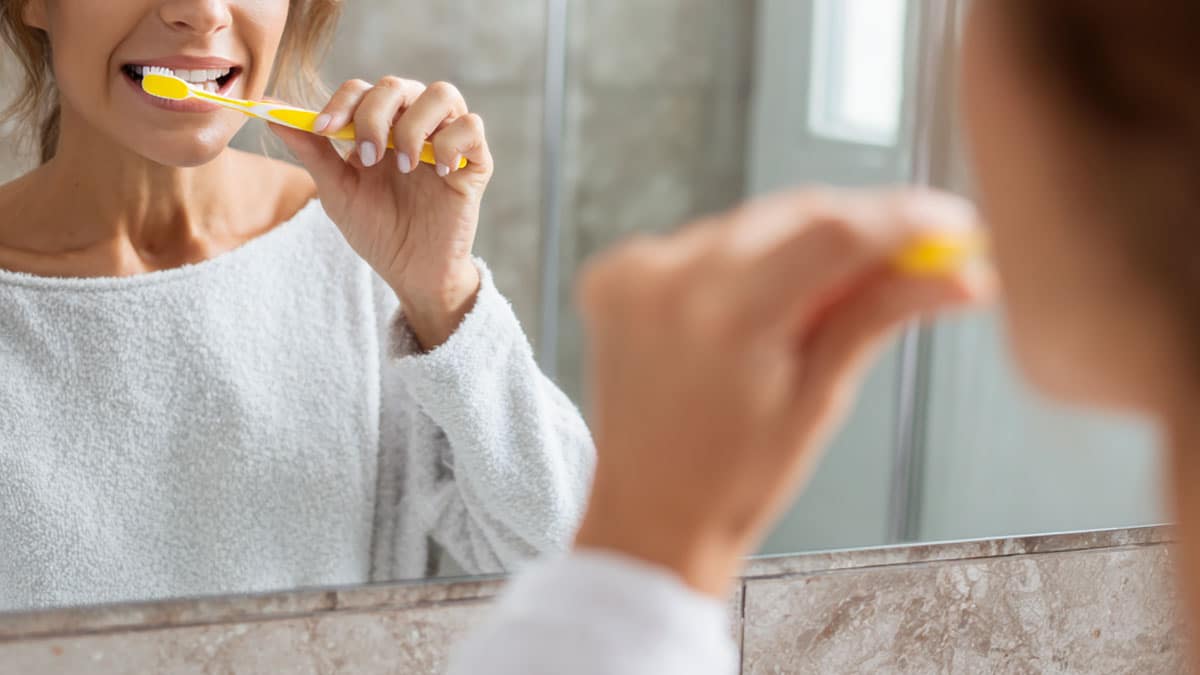 “매일 양치 하는데도 입냄새가 나는이유”… ‘이것’ 부터 관리하셔야 합니다