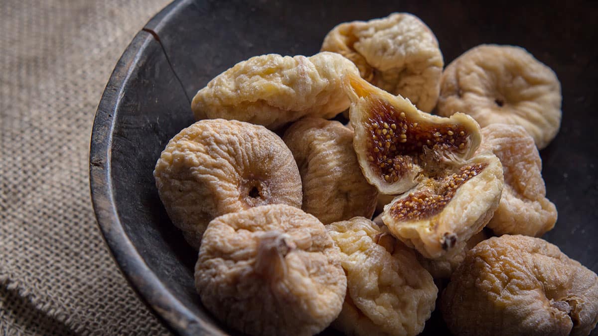 뼈 건강, 이제 과일로 챙긴다…칼슘 흡수율까지 높여주는 ‘이 과일’