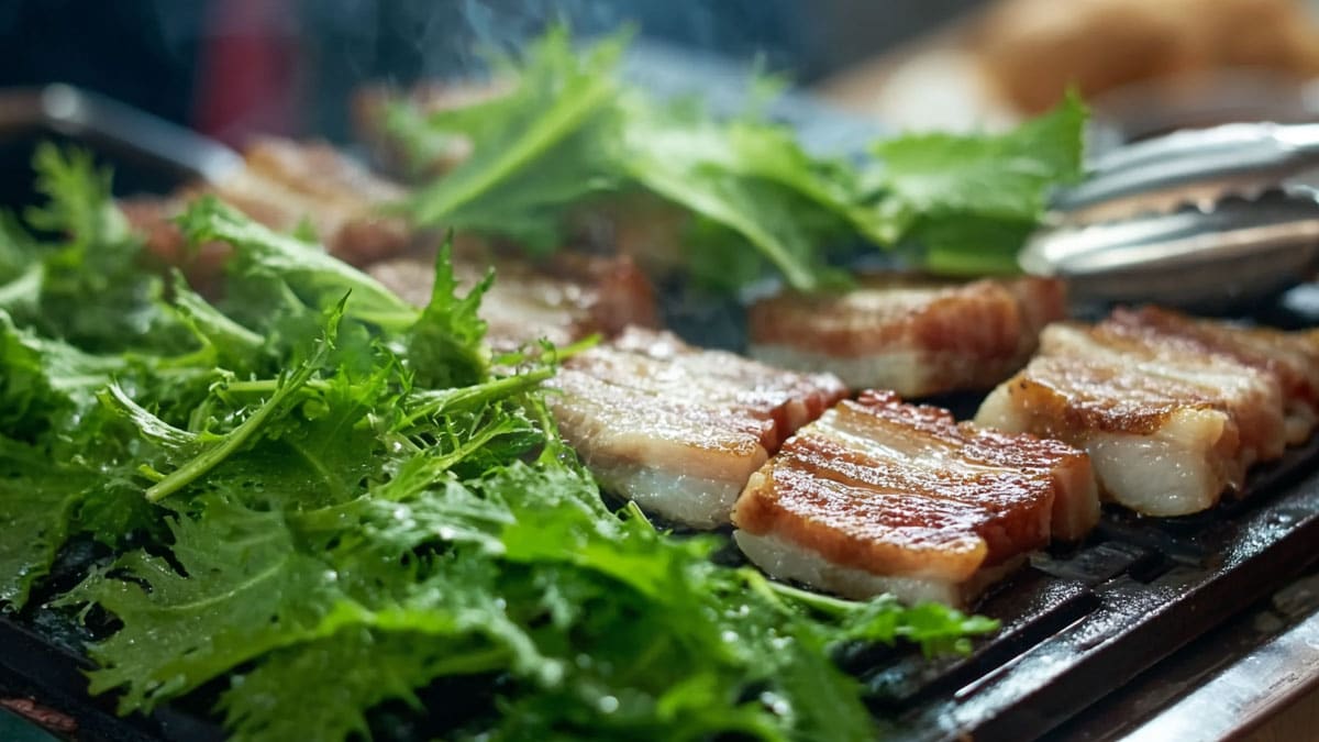 “이 조합이 이렇게 잘 어울릴 줄이야” 삼겹살 맛이 2배로 살아난다는 ‘의외의 채소’
