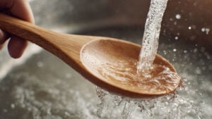 나무식기 찬물 세척