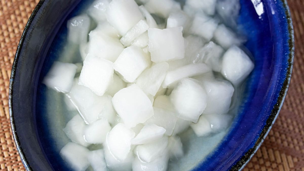 치킨무 통에 왜 물이 자꾸 늘어날까&hellip;많은 사람이 오해하는 '이 국물'의 역할 - 푸드레시피