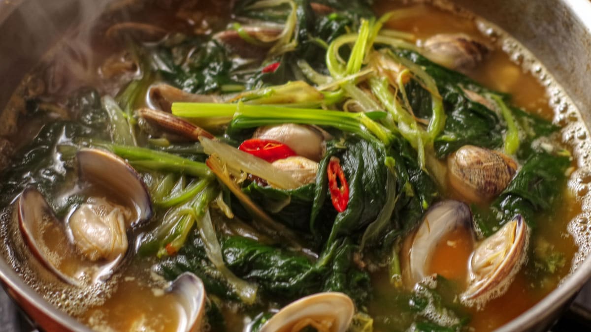 겨울 국물 요리에 ‘이 재료’만 넣어보세요…평범한 시금치국 맛이 확 달라집니다