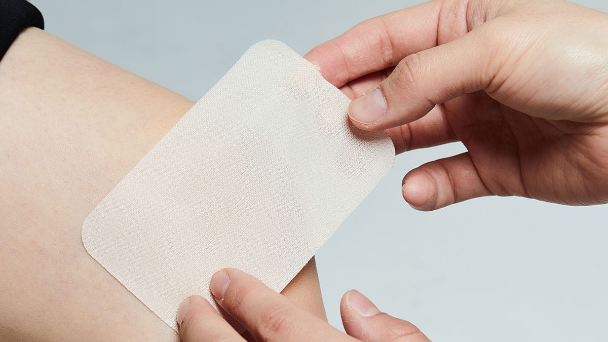 어깨에 붙이는 파스 어깨에 붙이는 파스