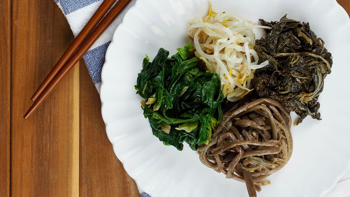 쓴맛만 문제인 줄 알았는데…급하게 데치면 독성까지 남는 겨울철 대표 ‘나물’