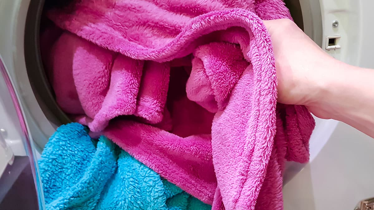 건조기에 넣는 빨래 건조기에 넣는 빨래