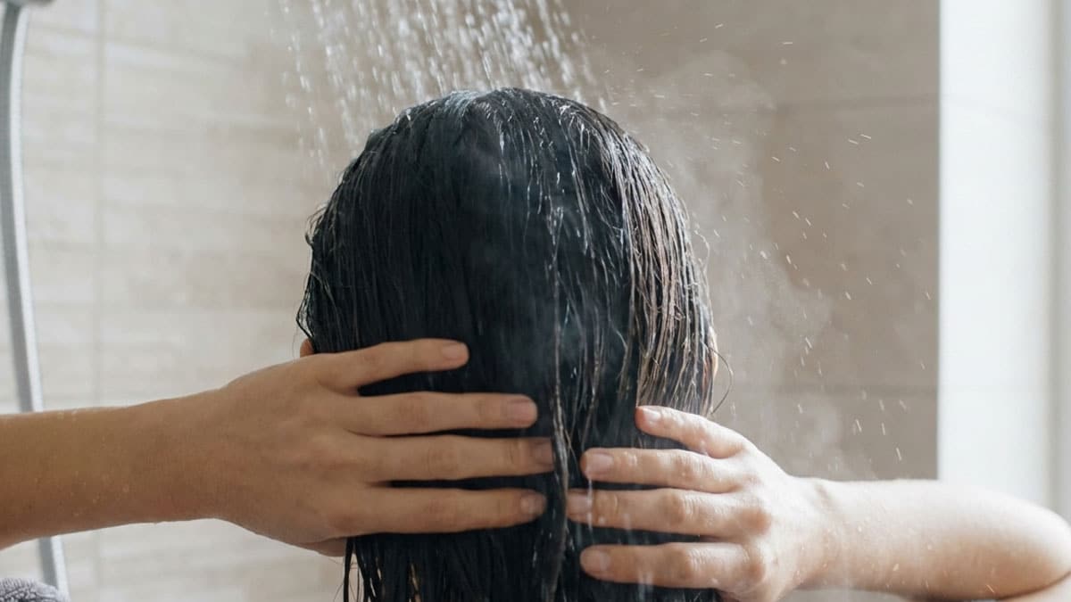 머리 감는 모습