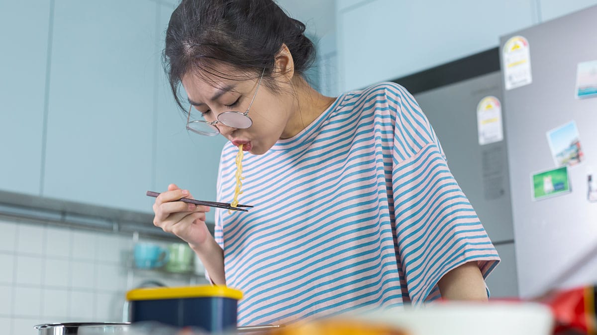 라면 먹는 청소년