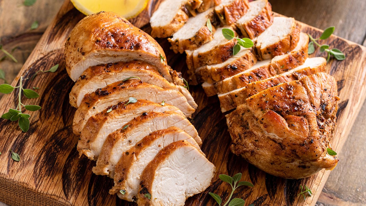 닭가슴살 더 이상 퍽퍽하게 먹지 마세요…이렇게 조리하면 닭다리살처럼 부드러워집니다