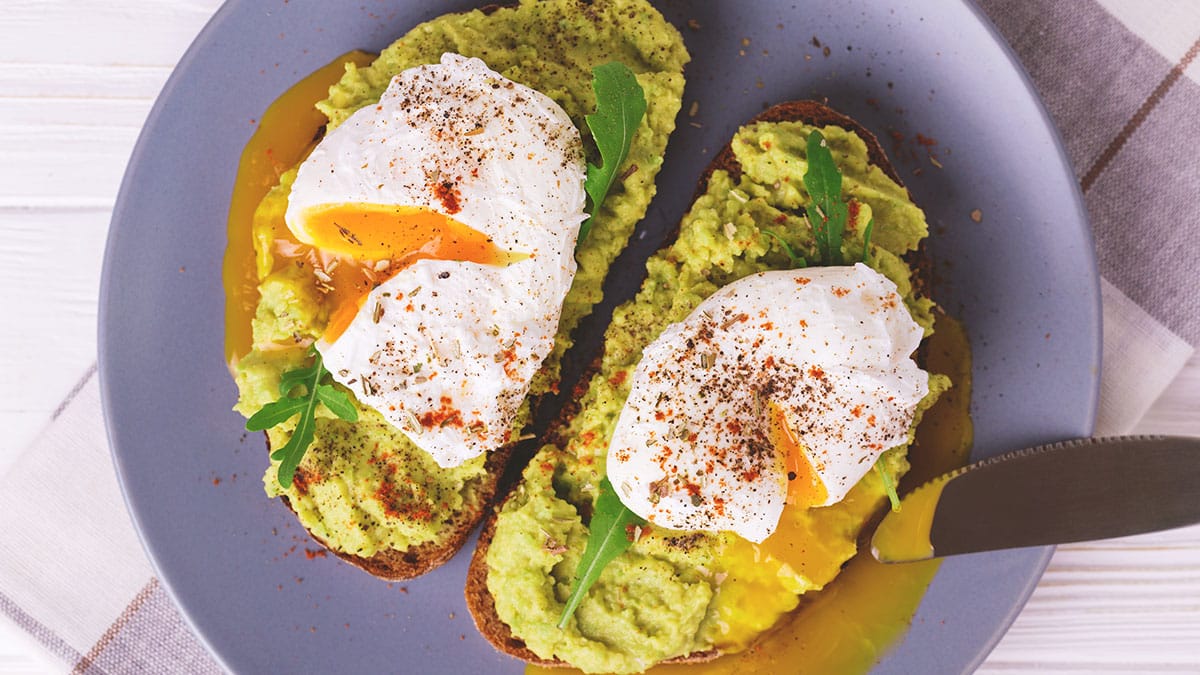 수란 아보카도 토스트