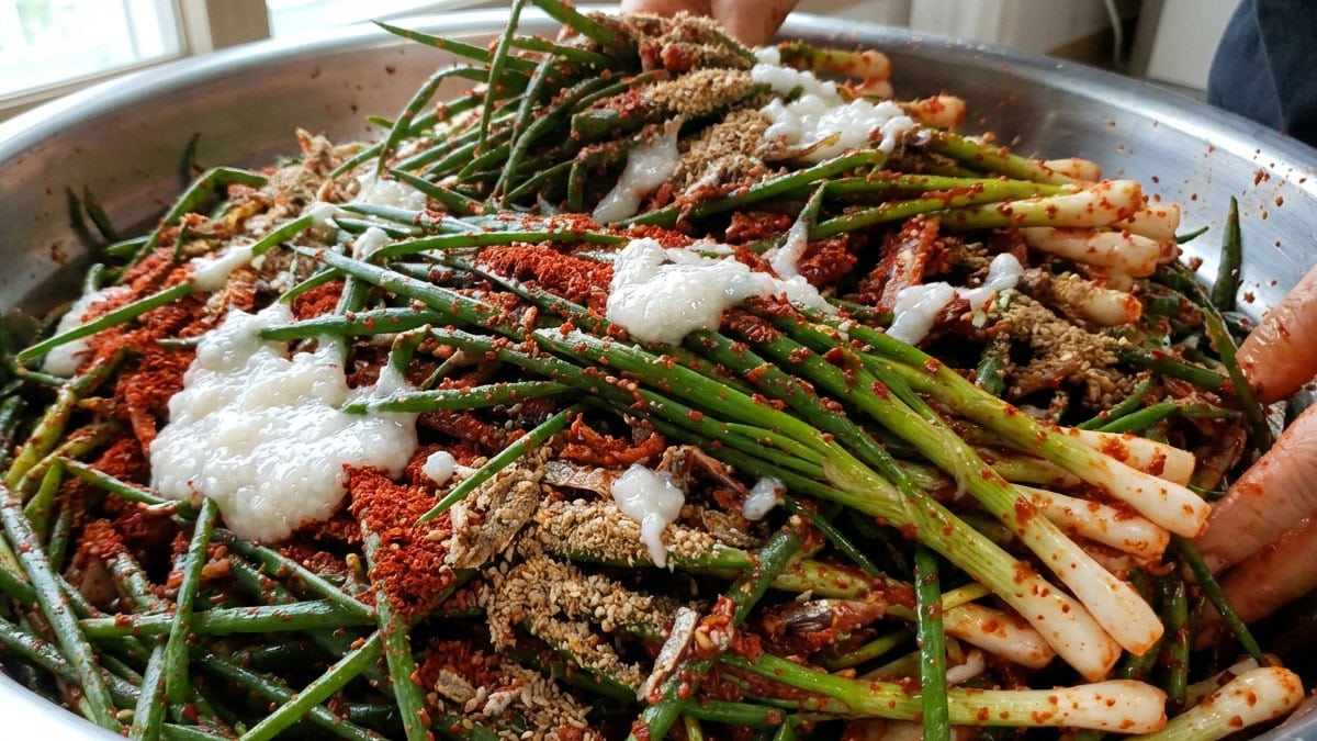 파김치 담글 때 육수 끓이지 마세요…’이 가루’ 한 숟갈이면 감칠맛 7배입니다