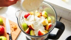 사과 스무디 만드는 장면