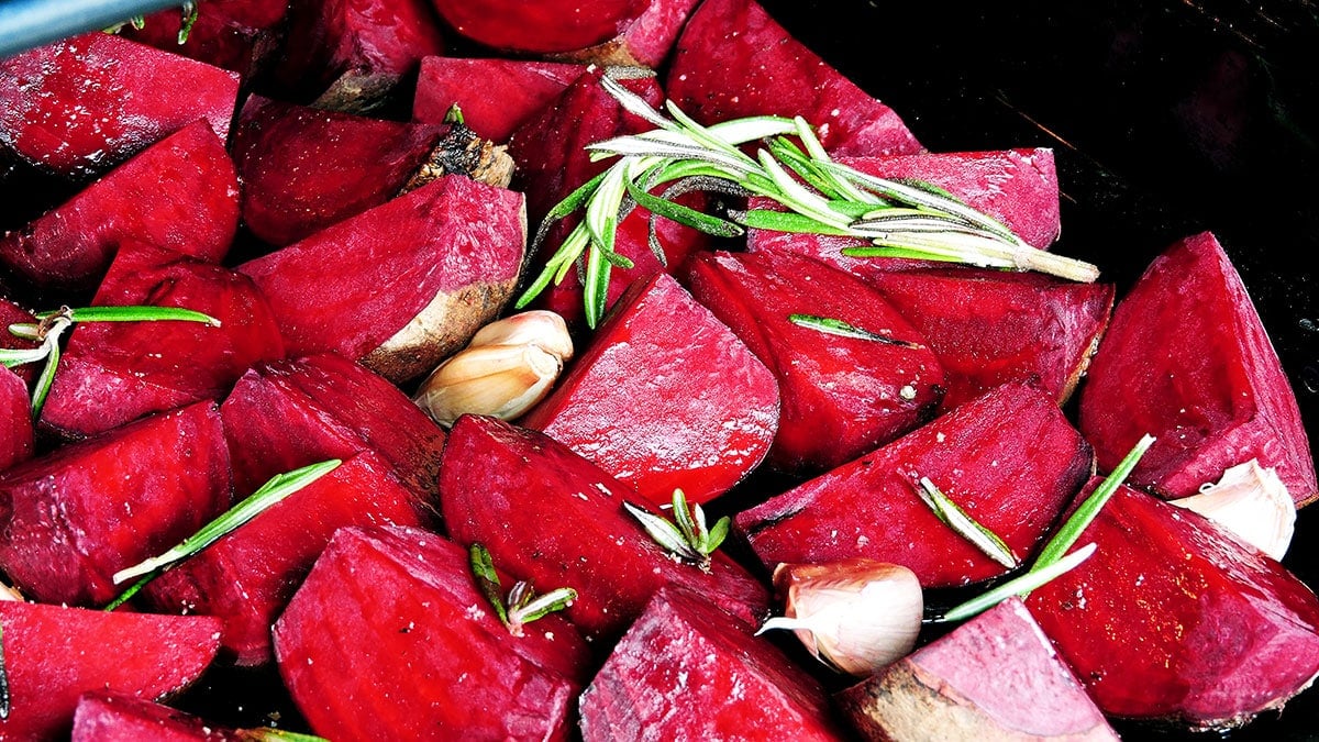 ‘이 뿌리채소’ 사과·바나나와 갈아보세요…혈관 넓히고 혈압 낮추는 조합입니다