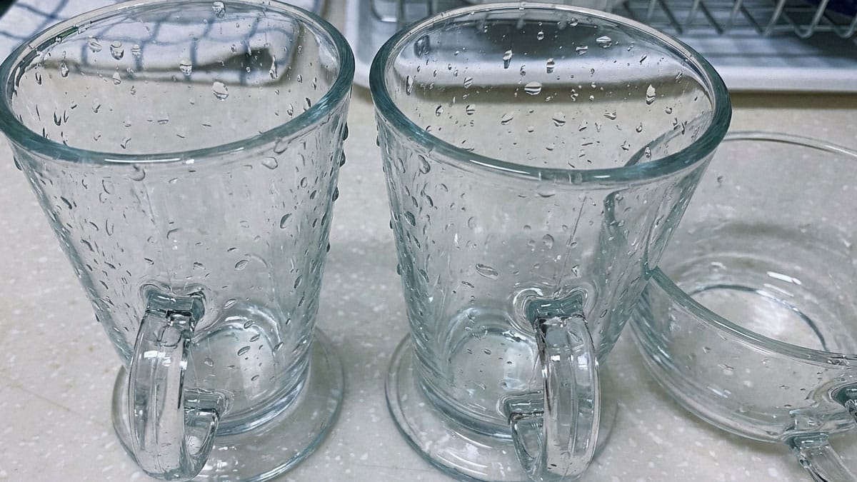 아무리 씻어도 안 없어지는 물 비린내…’여기에’ 담그면 싹 없어집니다