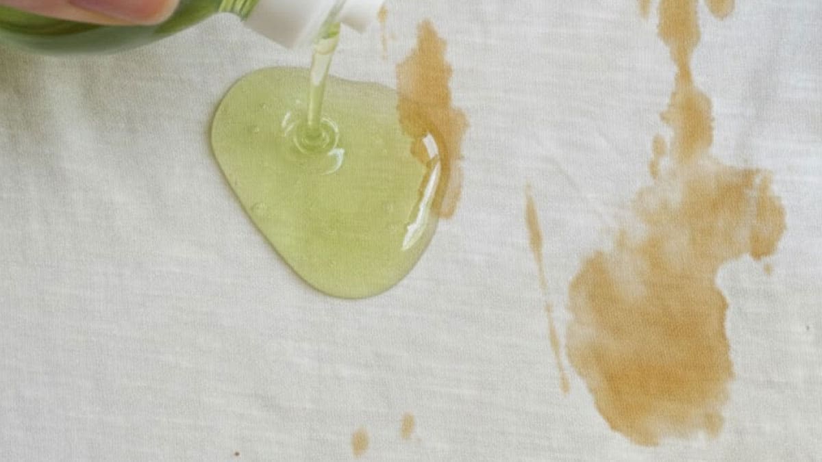 빨간 국물 얼룩, ‘뜨거운 물’로 절대 빨지 마세요…3단계만 지키면 새 옷처럼 됩니다