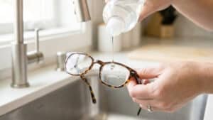 안경 관리 방법