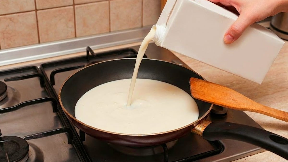 프라이팬에 ‘이 액체’ 붓고 끓여보세요…손상된 코팅이 새것처럼 돌아옵니다