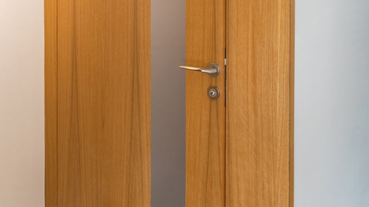 잠긴 방문 여는법