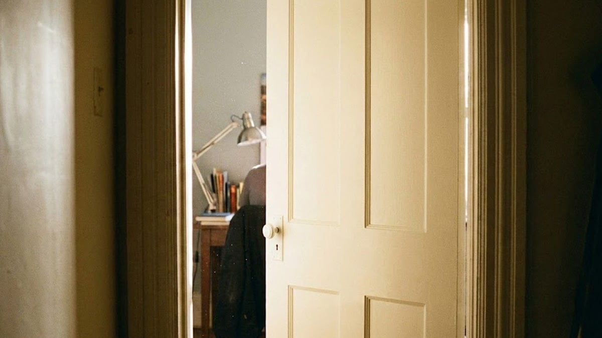 잠긴 방문 여는법