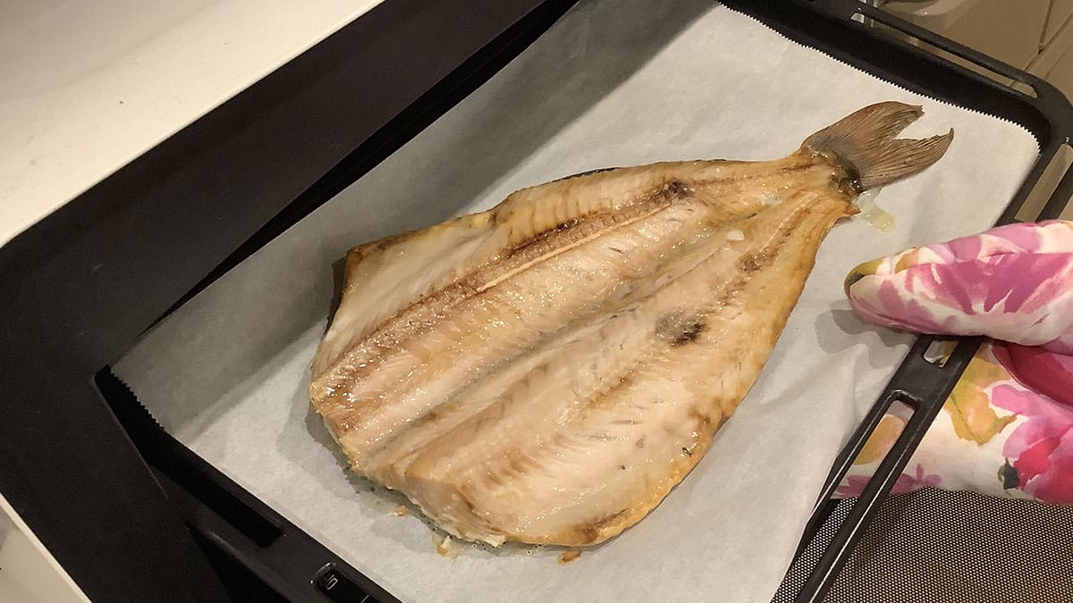 생선 데울 때 ‘이렇게’ 하지마세요…비린내 폭발하고 발암물질까지 나옵니다