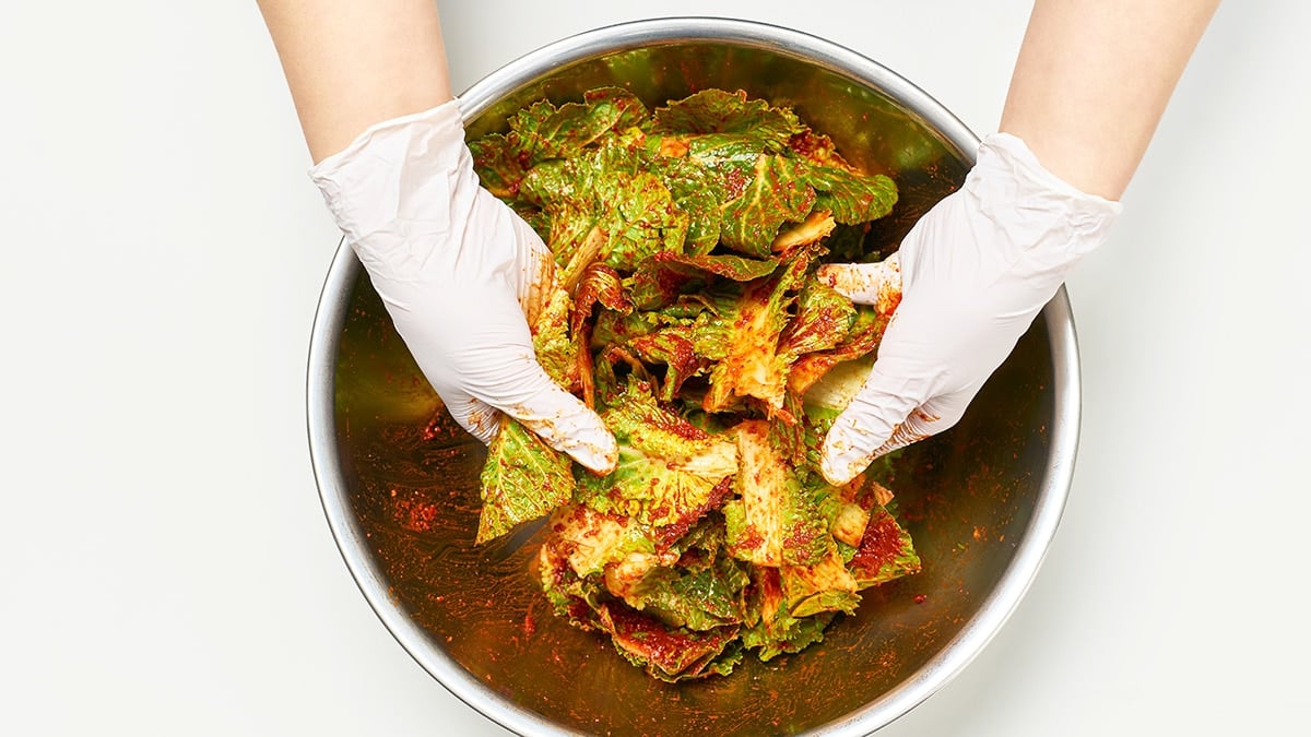 제철인 봄동 ‘이렇게’ 무쳐보세요…김치 안 먹던 아이들도 맛있다고 또 찾습니다