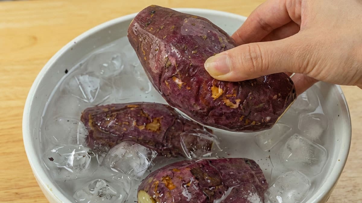 고구마 ‘이 물’에 잠깐 담가보세요…바로 삶는 것보다 훨씬 더 달콤해집니다