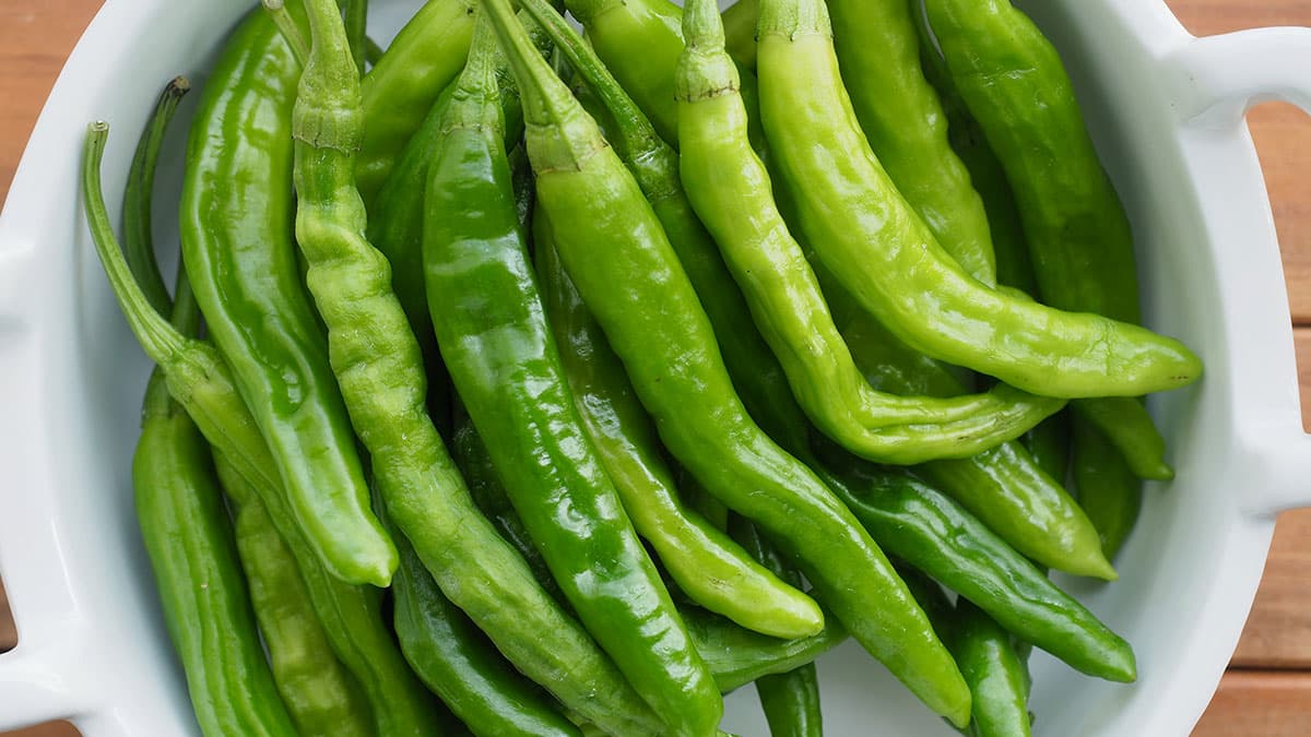 “이거 버려야 하나?” 냉장고 속 시든 풋고추…’이 3가지’만 확인하면 버리지 않아도 됩니다