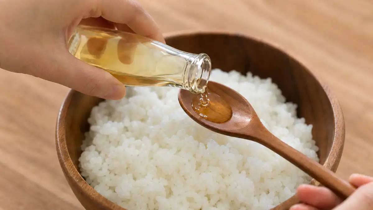 “여름철 금방 상하는 도시락 밥에 ‘한스푼’ 넣어보세요”… 식중독 예방할 수 있습니다